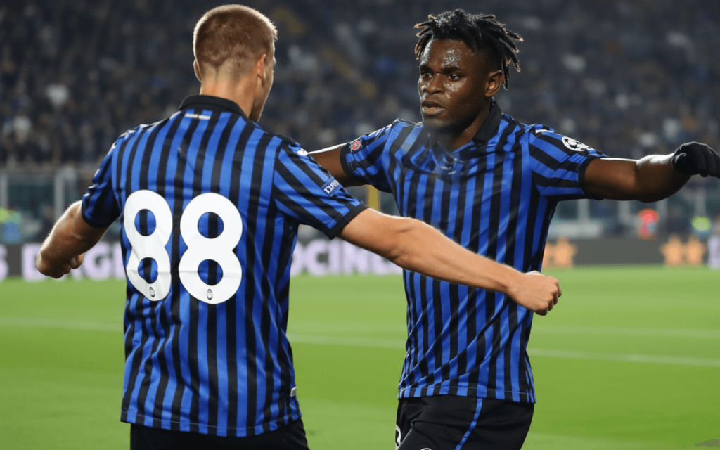 L'équipe de l'Atalanta en célébration après un match.