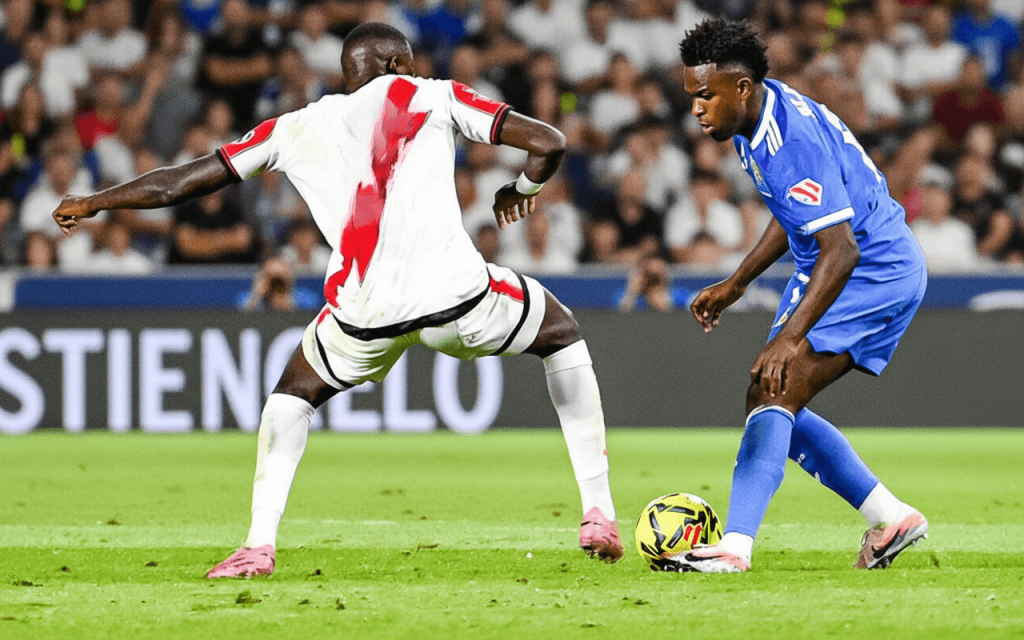 Thibaut Courtois réalisant un arrêt décisif pour le Real Madrid.