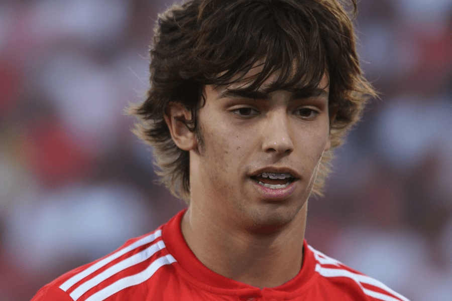 Joao Félix célébrant un but avec Al-Nassr sur le terrain.