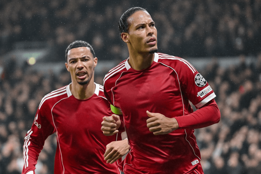 L'équipe de Liverpool célébrant un but lors d'un match.