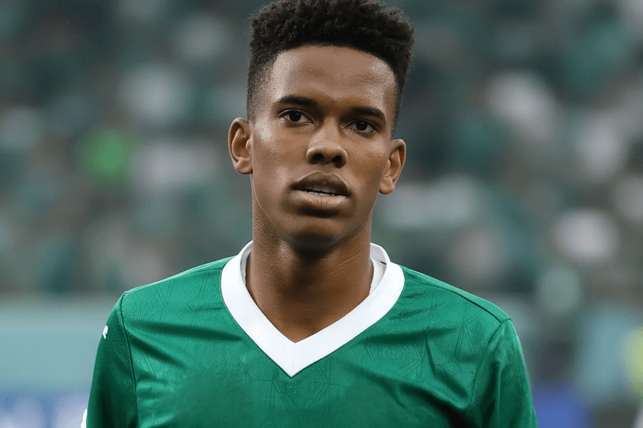 Estevao célébrant un but avec l'équipe nationale du Brésil.