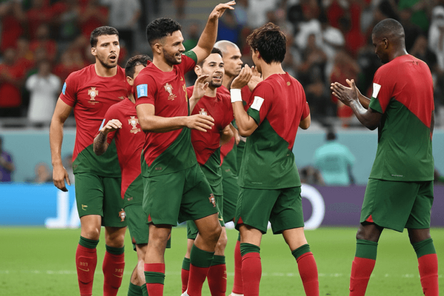 Les joueurs portugais célébrant un but lors du match.