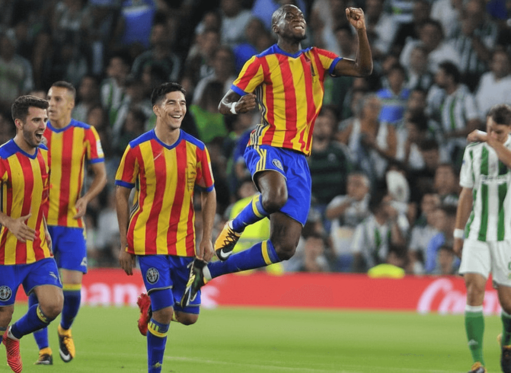 Les joueurs de Valence en groupe, discutant avant le coup d'envoi.