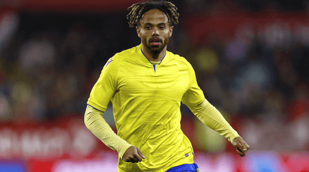 Les coéquipiers de Bongonda le félicitent après son but