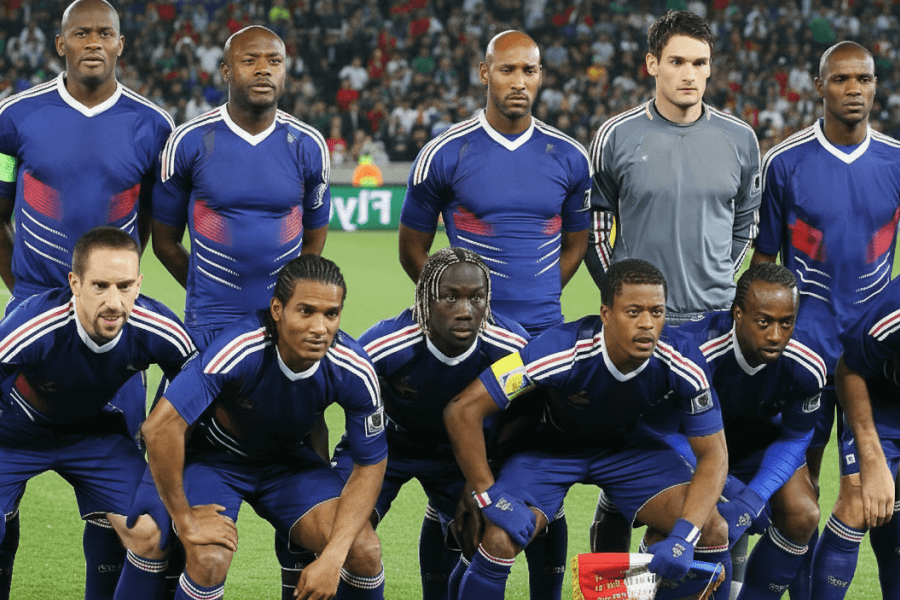 L'équipe de France, réunie avant un match important, affiche sa détermination.