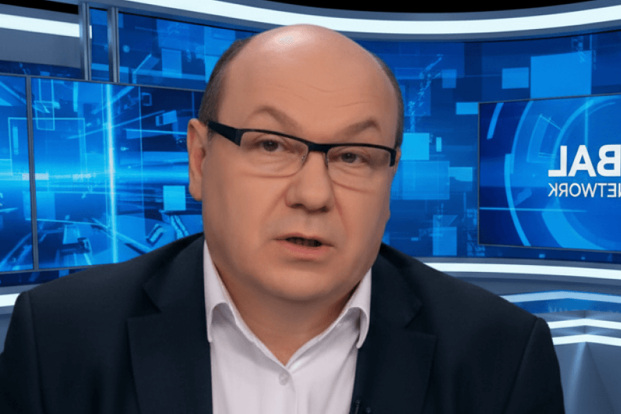 Viktor Leonenko analysant le match de l'équipe nationale ukrainienne.