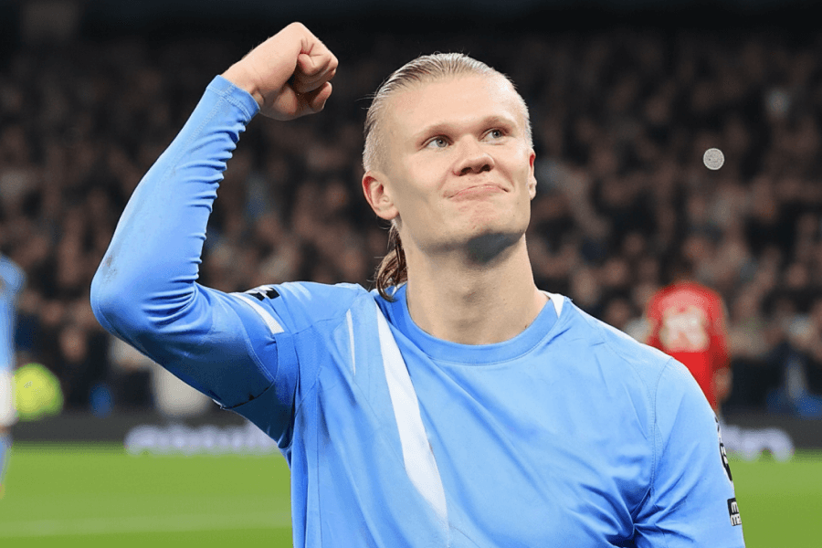 Haaland célébrant son 100ème but pour Manchester City.