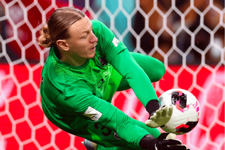 Matvei Safonov en action face aux tireurs de Flamengo