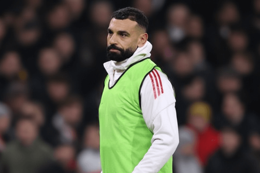 Mohamed Salah s'entraînant sur le terrain avant le match.