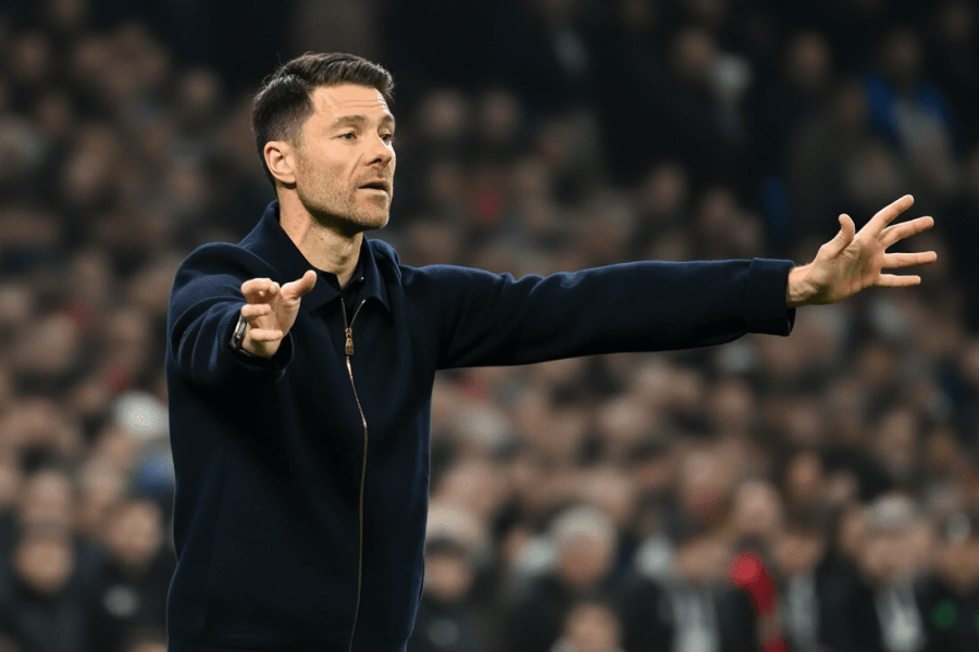 Xabi Alonso lors d'une conférence de presse.