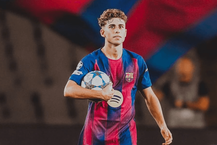 Fermin Lopez célèbre un but avec le maillot du FC Barcelone