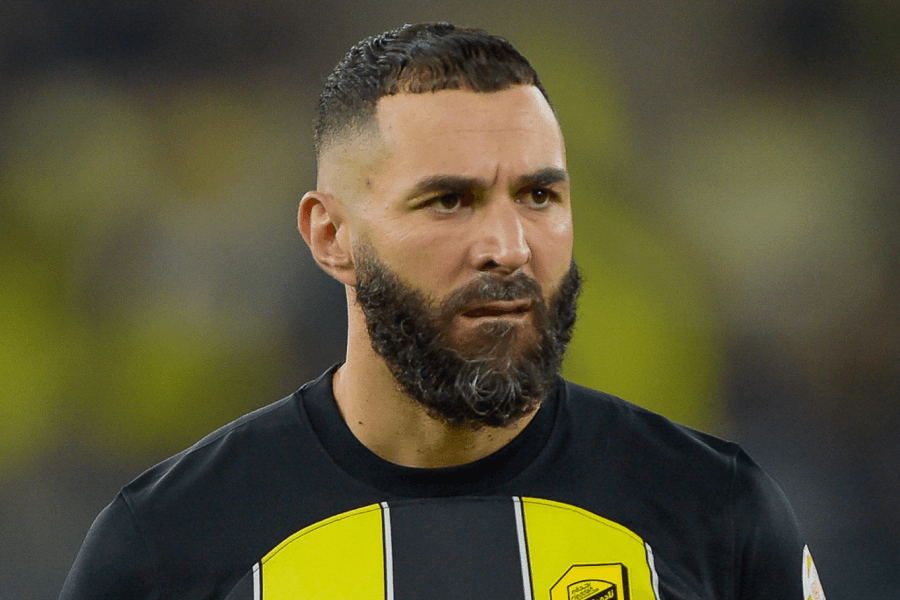 Karim Benzema dans les tribunes à Djeddah.