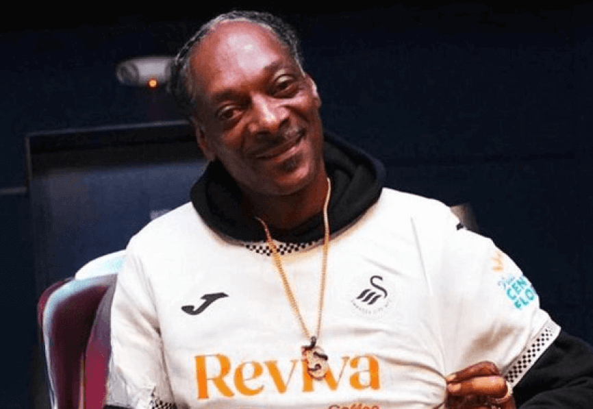 Snoop Dogg (54 ans) co-propriétaire de Swansea City vise la Premier League. Stratégie commerciale avec Luka Modric et Martha Stewart. Premiers sponsors attendus. Championship Pays de Galles.