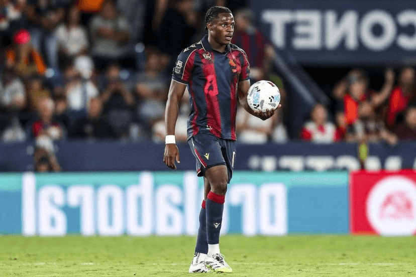 Sidiki Chérif, jeune attaquant du SCO Angers, surveillé par Francfort