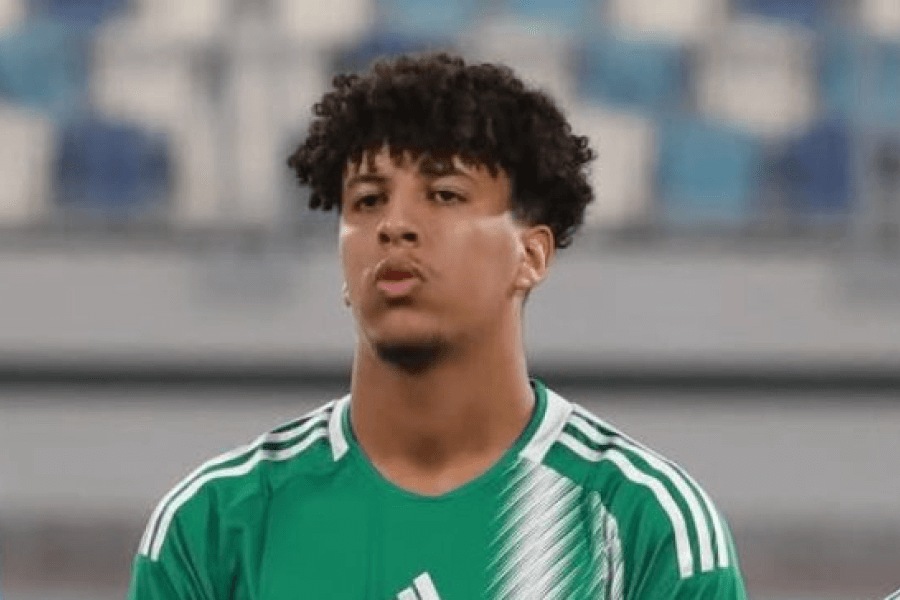 Issam Abdelhamid Naim en action avec l'ES Sétif, duel aérien puissant