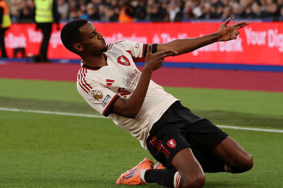 Alexander Isak attaquant Liverpool en plein match Premier League 2026