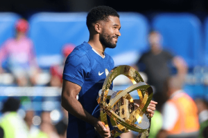 Reece James capitaine Chelsea brassard souriant à Stamford Bridge