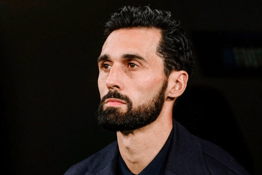 Álvaro Arbeloa pensif sur le banc du Santiago Bernabéu avant Bayern Munich