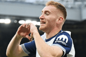 Dejan Kulusevski en larmes dans les tribunes du Friends Arena Stockholm