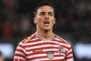 Saïd El Mala dribble un défenseur lors d'un match de Bundesliga avec le FC Cologne