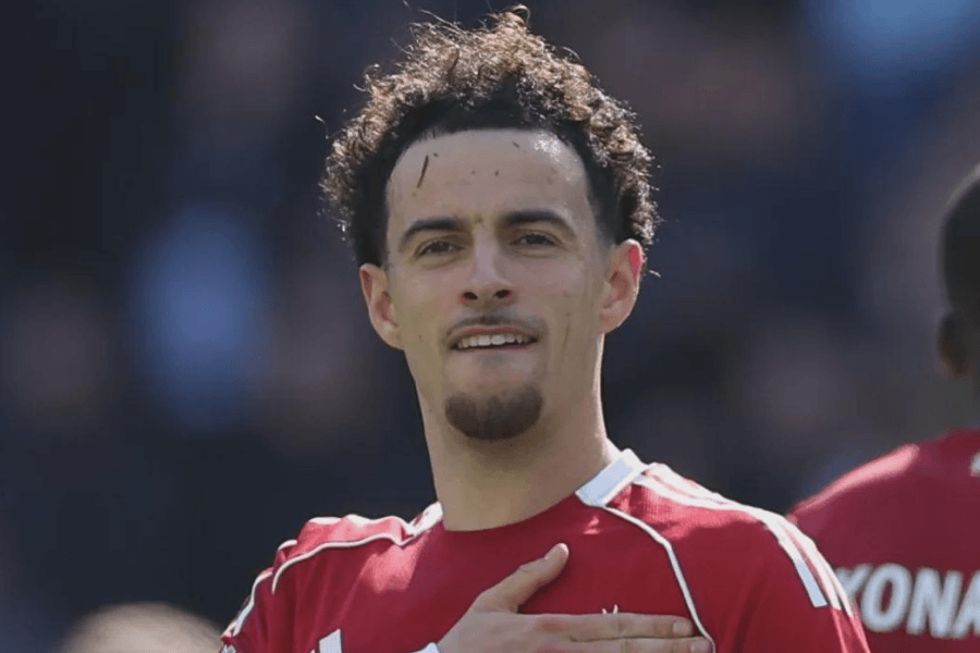 Curtis Jones milieu de terrain de Liverpool en Premier League 2025-26 — dossier de transfert Curtis Jones Inter Milan Liverpool été 2026 à Anfield