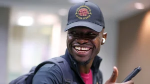 Kobamelo Kodisang de Mamelodi Sundowns en prêt 2026 à Stellenbosch FC, portant la casquette du club — Betway Premiership