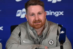 Calum McFarlane entraîneur intérimaire Chelsea en conférence de presse avant Chelsea Manchester City finale FA Cup 16 mai 2026 à Wembley Stadium