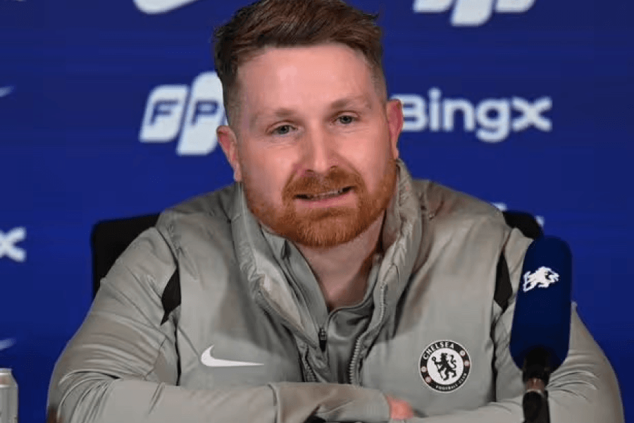 Calum McFarlane entraîneur intérimaire Chelsea en conférence de presse avant Chelsea Manchester City finale FA Cup 16 mai 2026 à Wembley Stadium