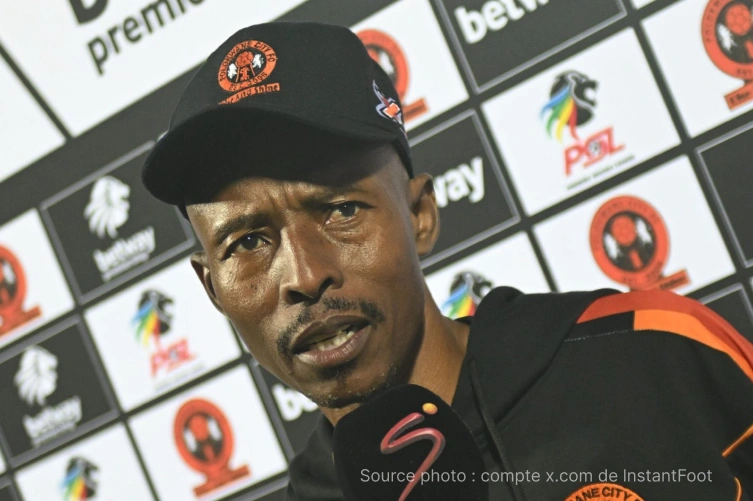 Phuti Mohafe entraîneur Polokwane City avant Polokwane City Sundowns 3 mai 2026 à Loftus Versfeld – Betway Premiership