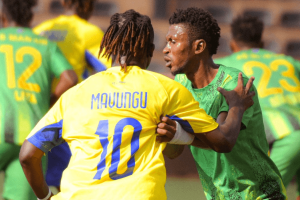 FC Saint-Éloi Lupopo joueurs en tenue jaune et bleue au stade Kibassa Maliba avant le derby Lupopo Don Bosco 11 juin 2026 play-offs Linafoot