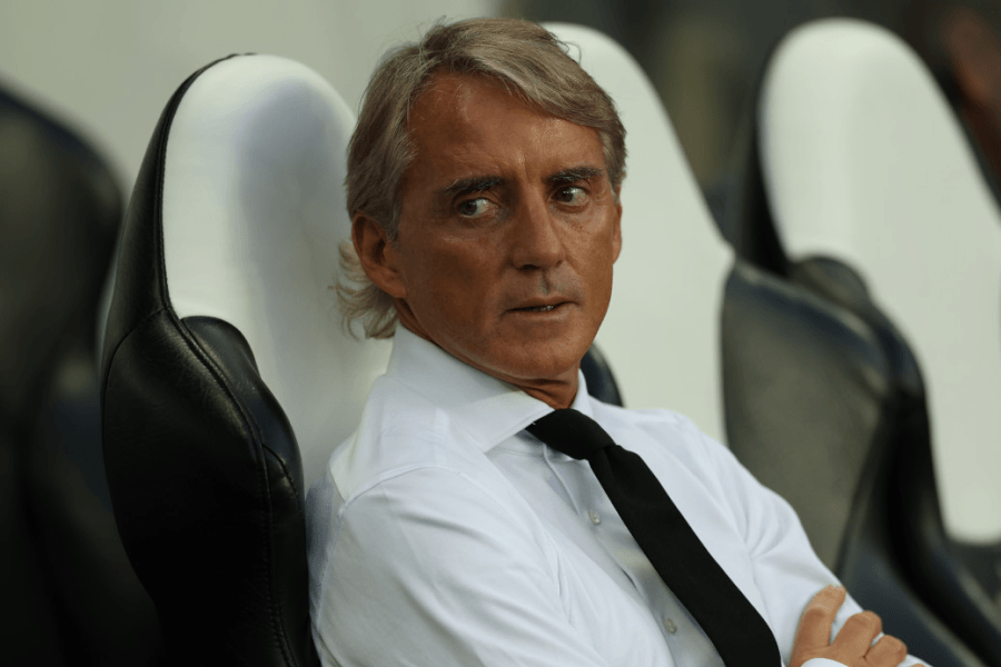 Roberto Mancini soulève le trophée de l'Euro 2021 avec la Squadra Azzurra — avant un possible retour comme sélectionneur de l'Italie en 2026