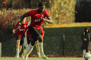 Théo Pungu attaquant belgo-congolais avant sa signature aux Zebra Elites du Sporting Charleroi — Théo Pungu Charleroi Zebra Elites mai 2026