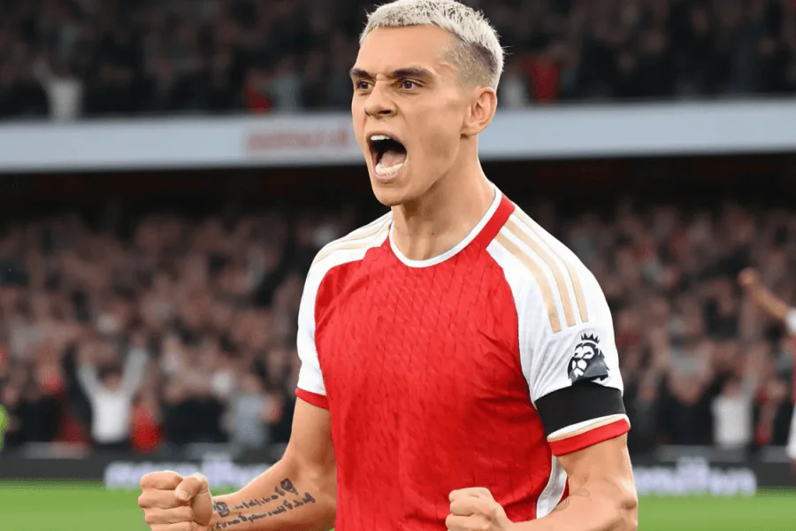 Supporters d'Arsenal célébrant une victoire au stade.