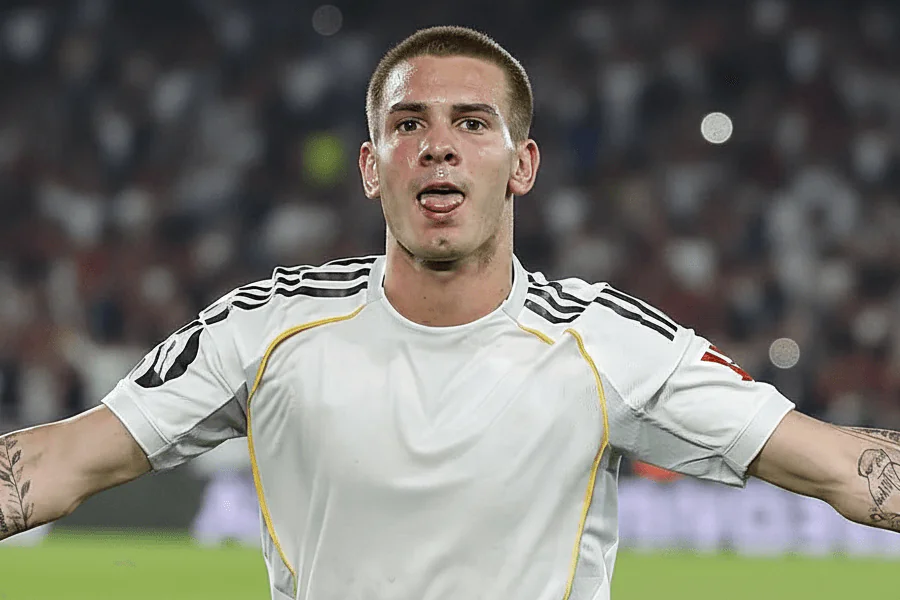 Franco Mastantuono lors d'une interview sur ses opinions sur Messi.

