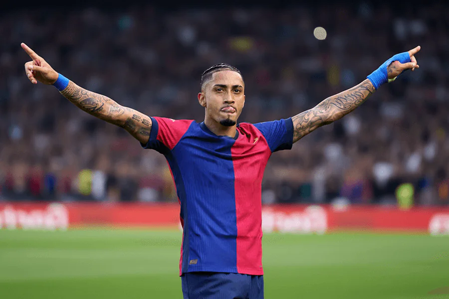 Raphinha sur la table médicale lors d’un examen au centre du FC Barcelone.