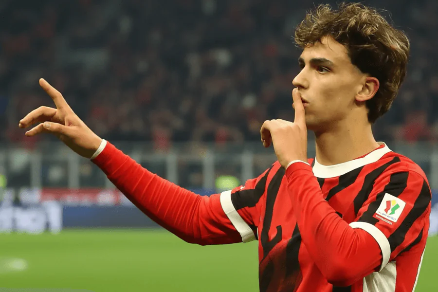 Supporters d'Al-Nassr accueillant Joao Félix dans le stade.