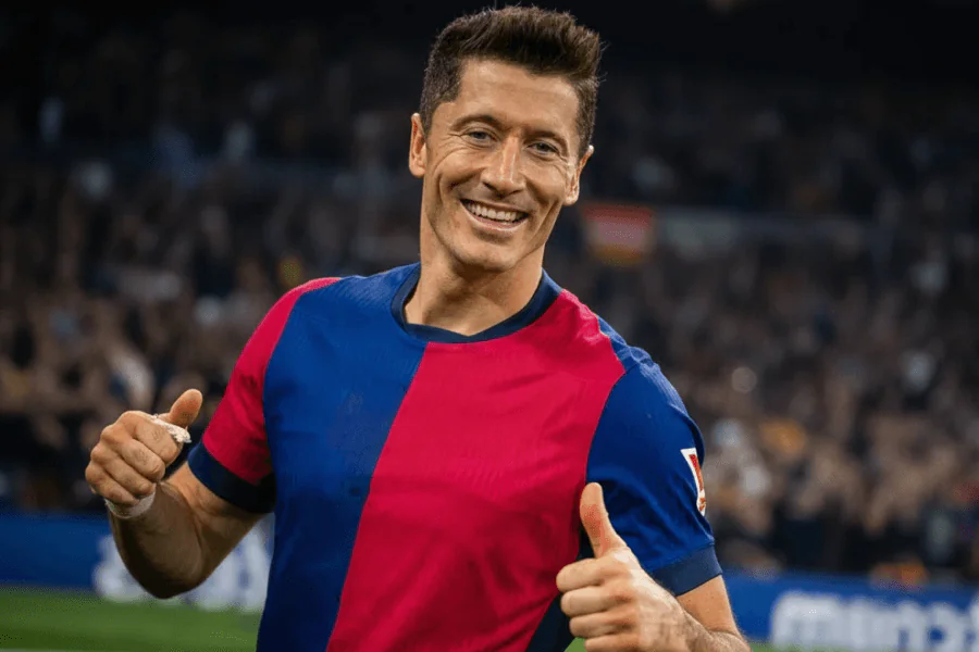 Lewandowski concentré pendant un match de Liga avec Barcelone