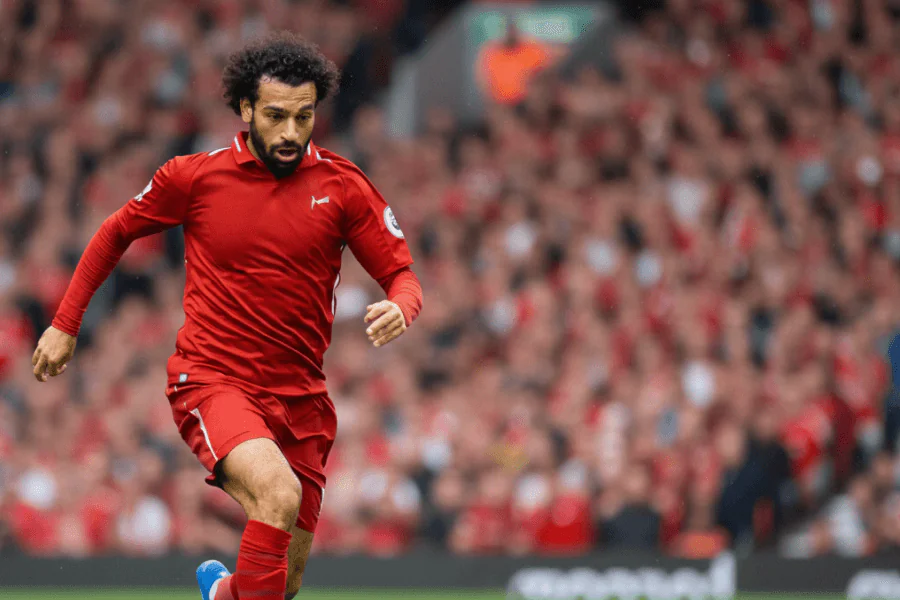Salah en action face à la défense de Nottingham Forest.