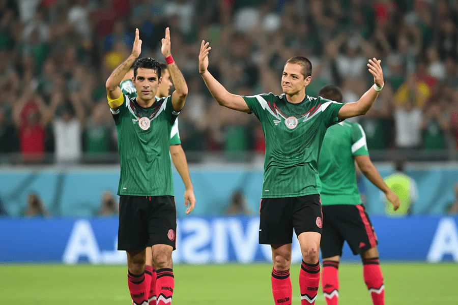 Joueurs de l'équipe mexicaine célébrant un but.