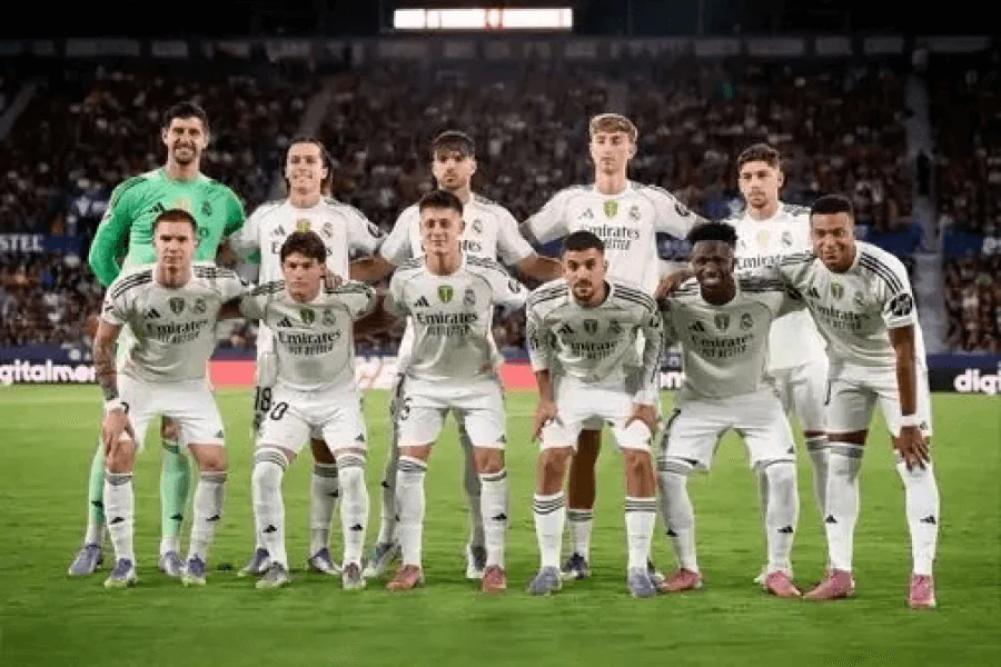 Équipe du Real Madrid en action sur le terrain.