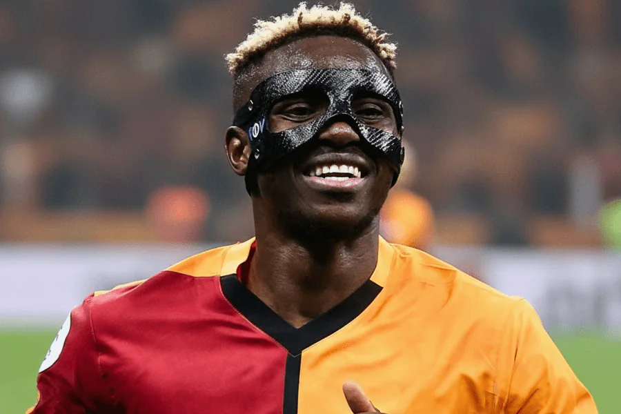 Match intense entre Galatasaray et un concurrent.