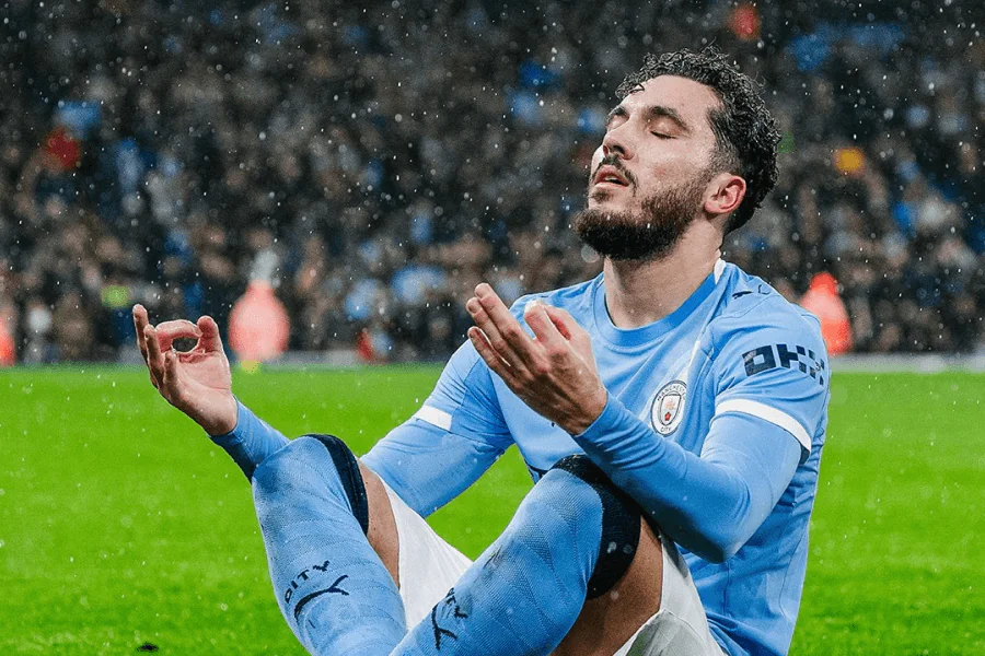 Ryan Cherki en action lors du quart de finale