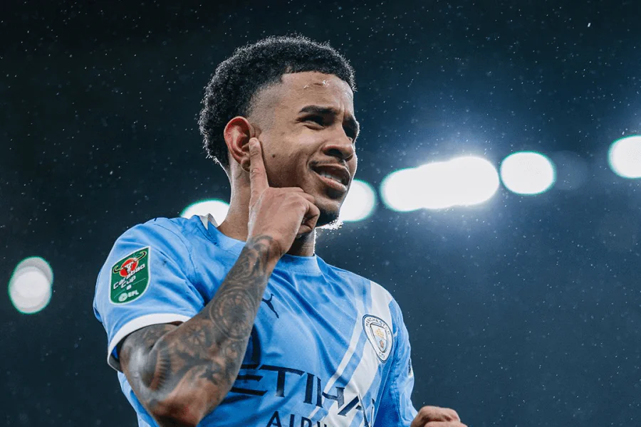 Savinho marquant le deuxième but pour City