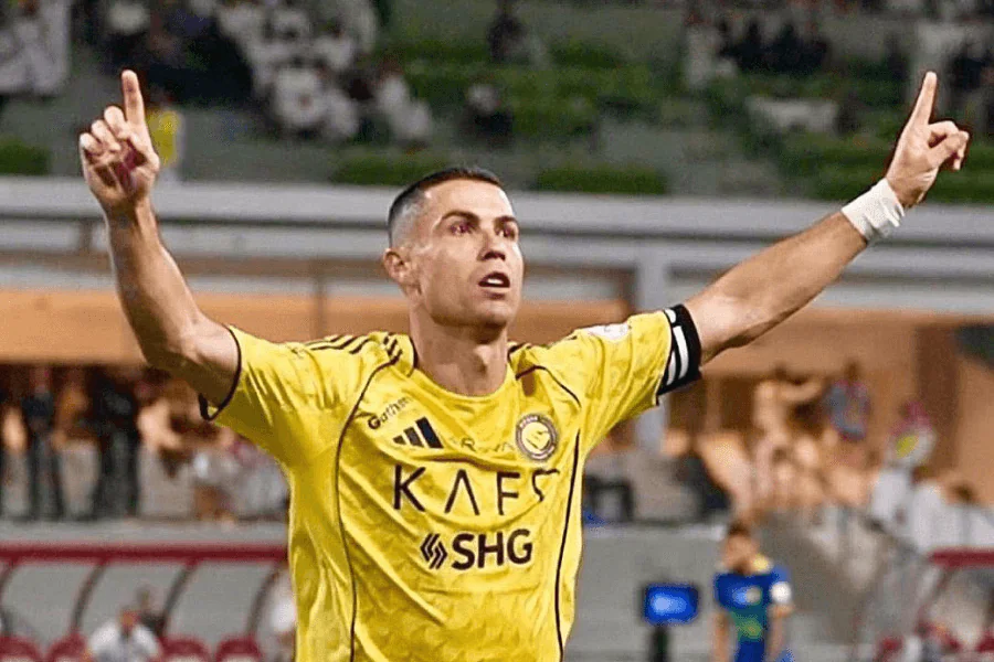 Ronaldo marque sur corner, 956 buts