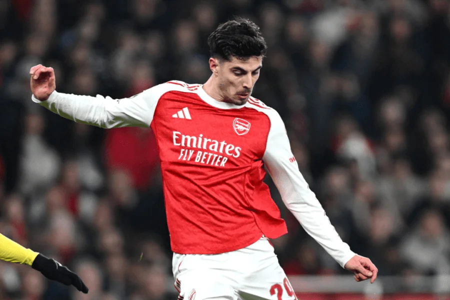 Bukayo Saka dribble défenseur phase ligue Champions League Arsenal