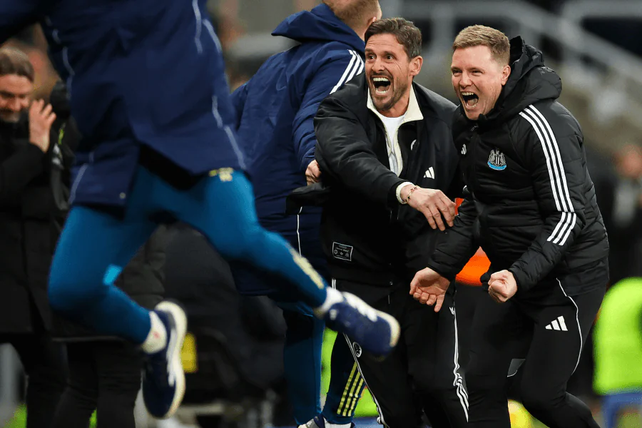 Newcastle bat Leeds grâce à Barnes