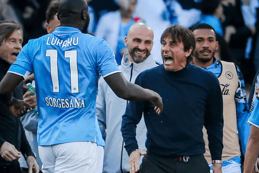 Conte célèbre titre Premier League joueurs Chelsea Eden Hazard Kante Costa