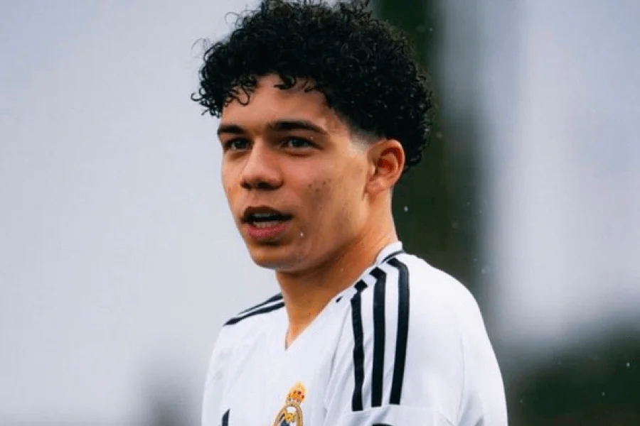 Enzo Alves en action attaquant de pointe Real Madrid La Fábrica