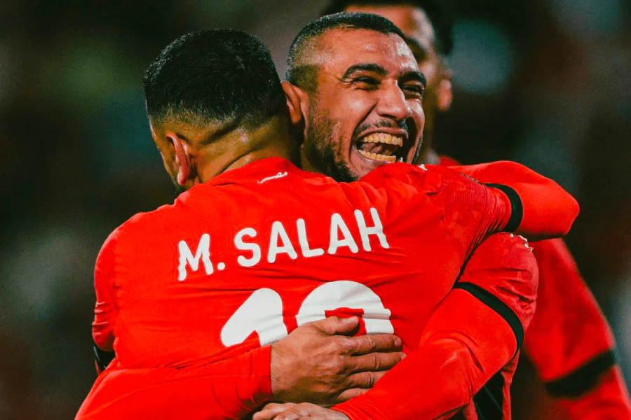 L'équipe égyptienne tentant d'arrêter une attaque sénégalaise.