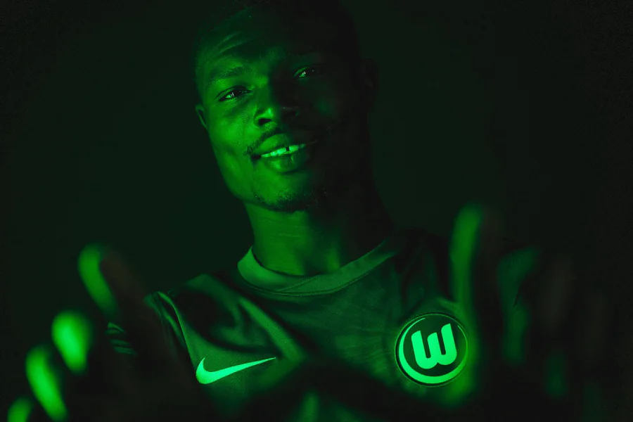 Adjetey Basel action match défense central duel aérien physique Ghana international